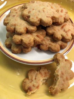 Cheddar Cocktail Crackers